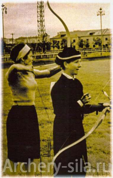 Галина Рыбина («Буревестник») и Инна Полухина («Динамо») на первенстве Москвы в Лужниках 1960 года
